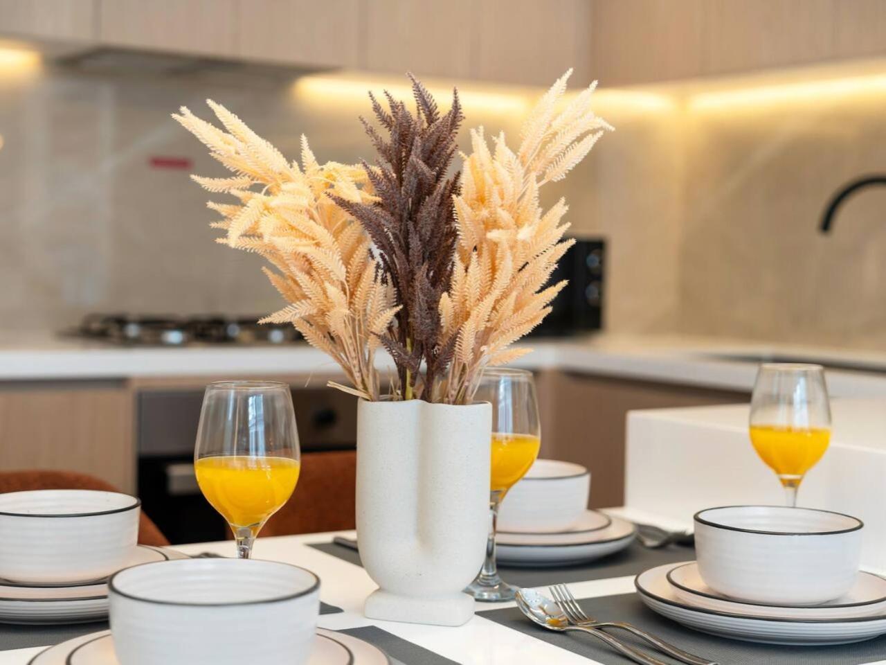 Brand New Luxury 2 Bedroom With Padel Gym Pool Cinema Apartment *