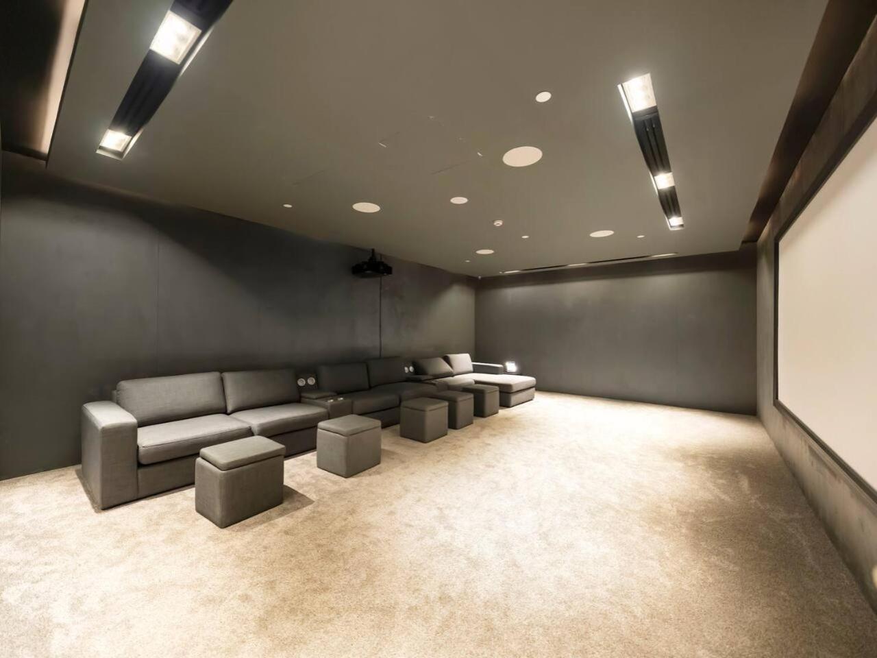 Brand New Luxury 2 Bedroom With Padel Gym Pool Cinema Apartment *
